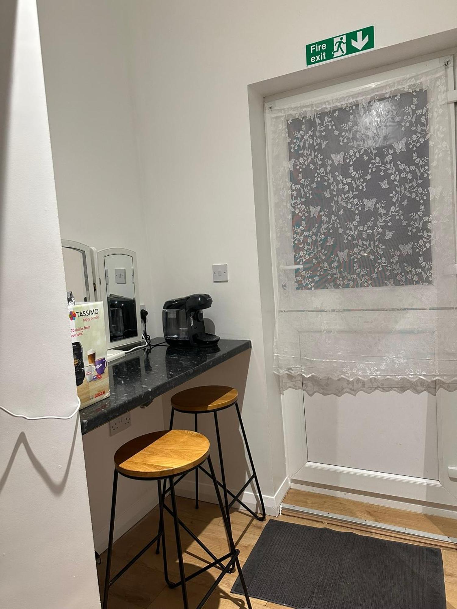 Luxury Ensuite 2Nd Studio Flat With Great Views In Keedonwood Road With Fully Own Bathroom Newly Added And Private Kitchenette Bromley Exterior photo