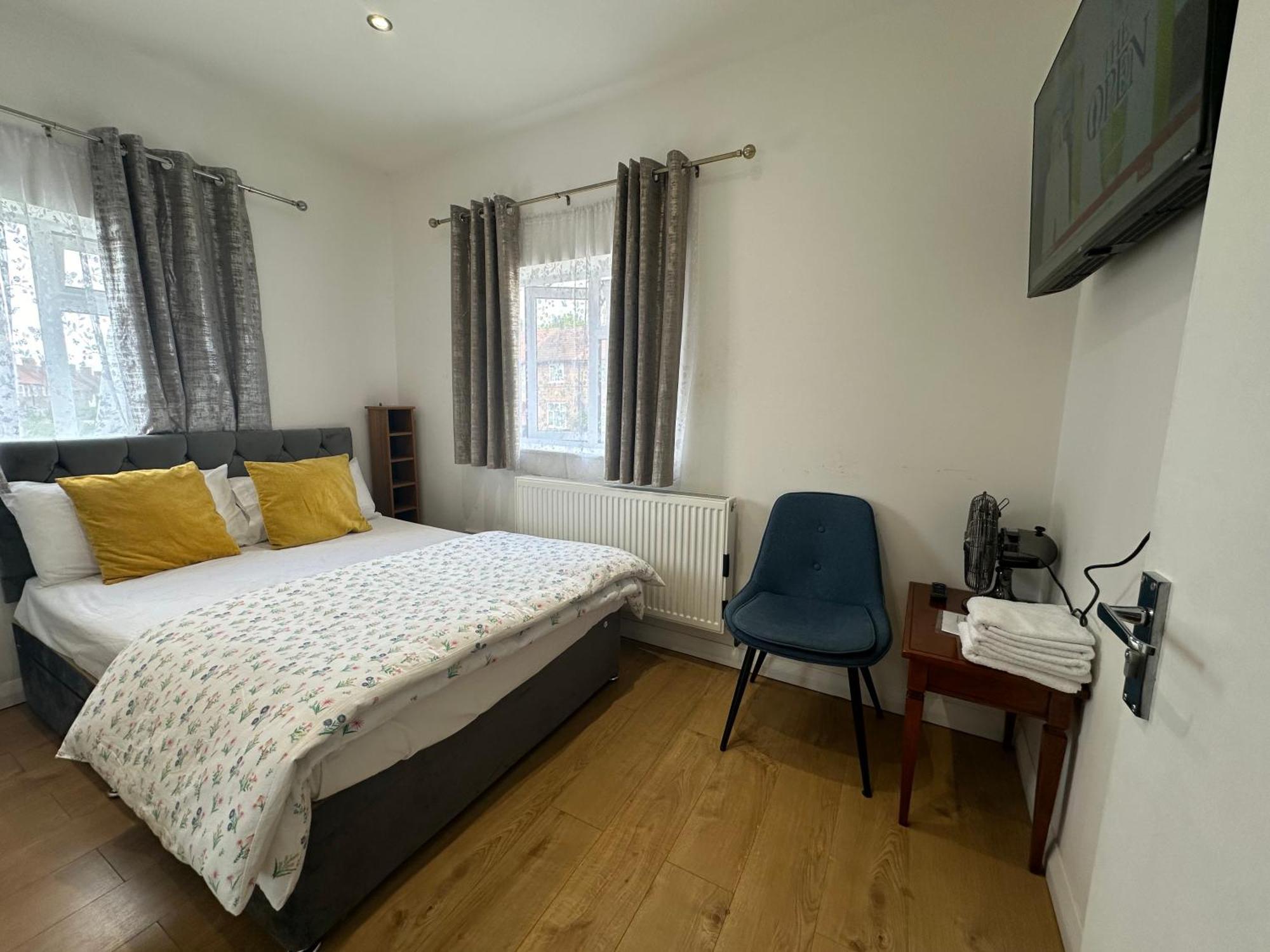 Luxury Ensuite 2Nd Studio Flat With Great Views In Keedonwood Road With Fully Own Bathroom Newly Added And Private Kitchenette Bromley Exterior photo